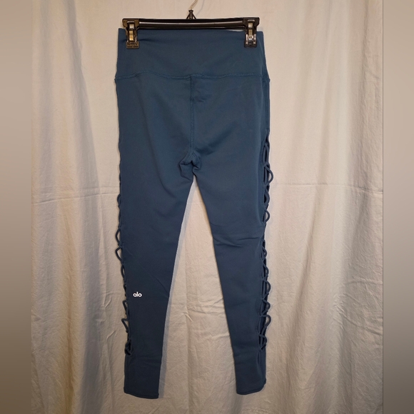 G313. Alo Interlaced Yoga Leggings In Blue/Green - Size M - Picture 2 of 9